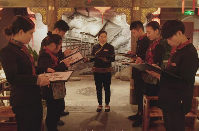 九宮格火鍋加盟店，如何合理為員工安排工作？