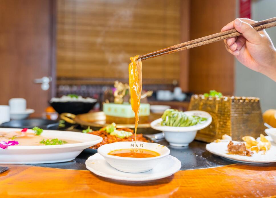 永濟開火鍋加盟店，需購買哪些設(shè)備？