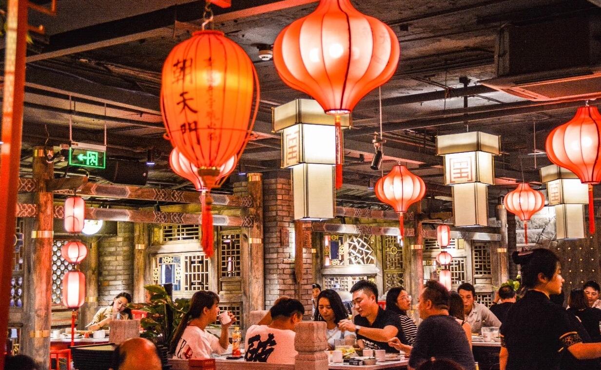 疫情下餐飲店火爆排隊，經營秘訣是什么？