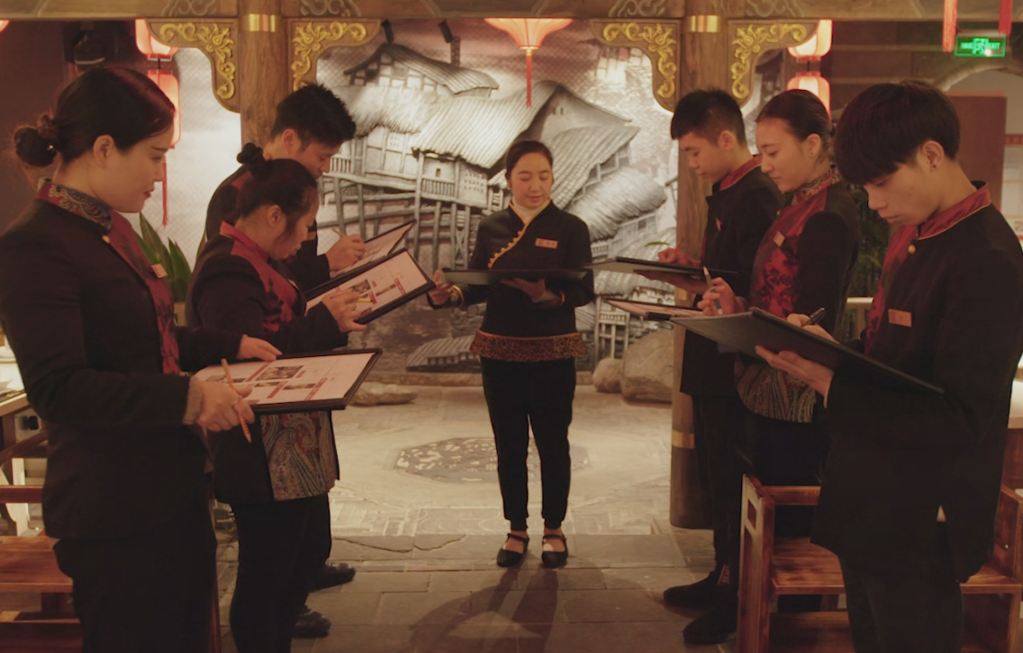 為什么大學(xué)生寧愿沒(méi)工作，也不愿意去當(dāng)服務(wù)員？