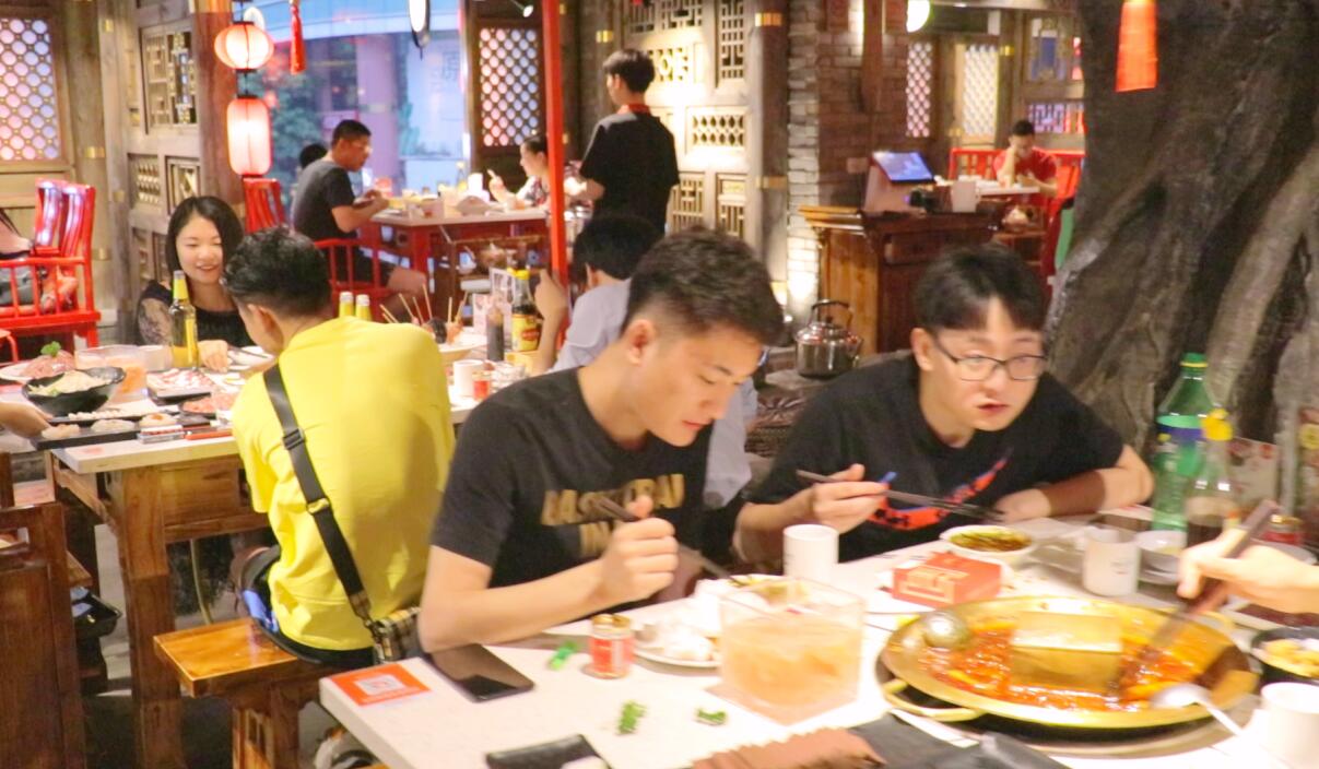 為什么干餐飲這么難？火鍋加盟有何優(yōu)勢？